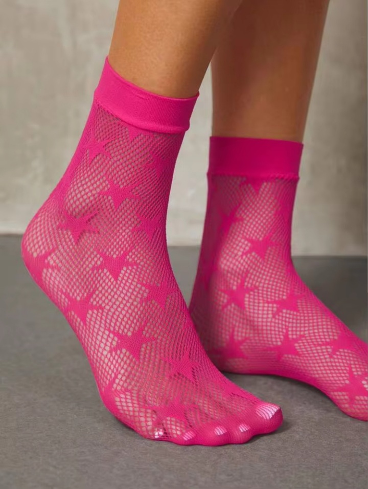Women’s Pink Floral Net Ankle Socks – Stylish Sheer Patterned Socks