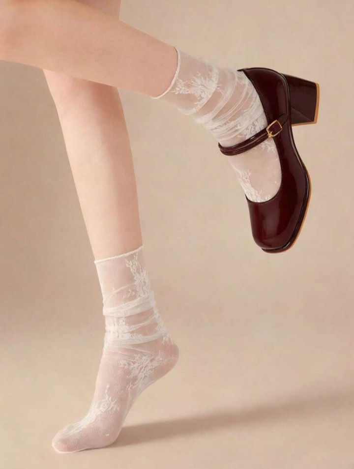 Women's Off-White Sheer Floral Lace Slouchy Ankle Socks