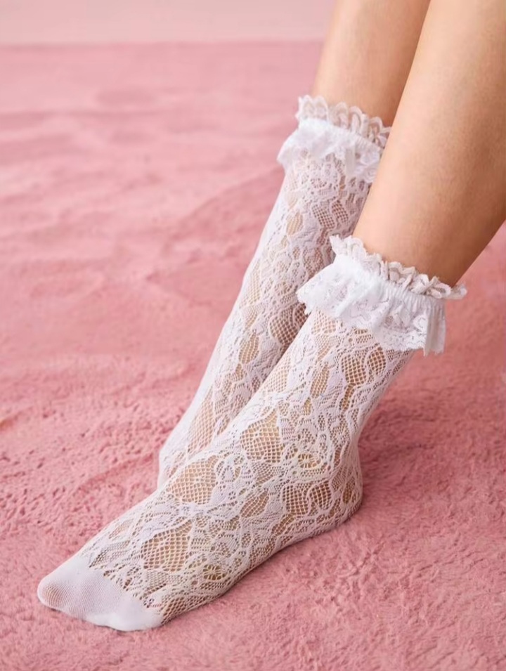 Women's White Floral Lace Ankle Socks with Ruffled Trim Cuff
