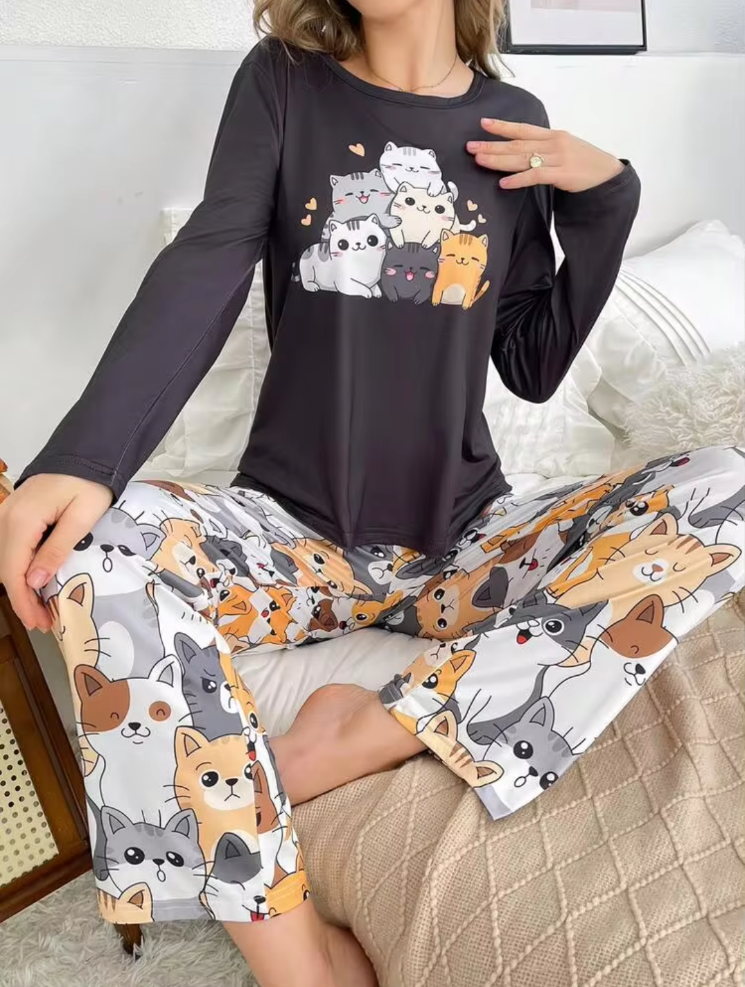 Women’s Cute Playful Cat Stack Printed Full-Sleeve Pajama Set - Black & White