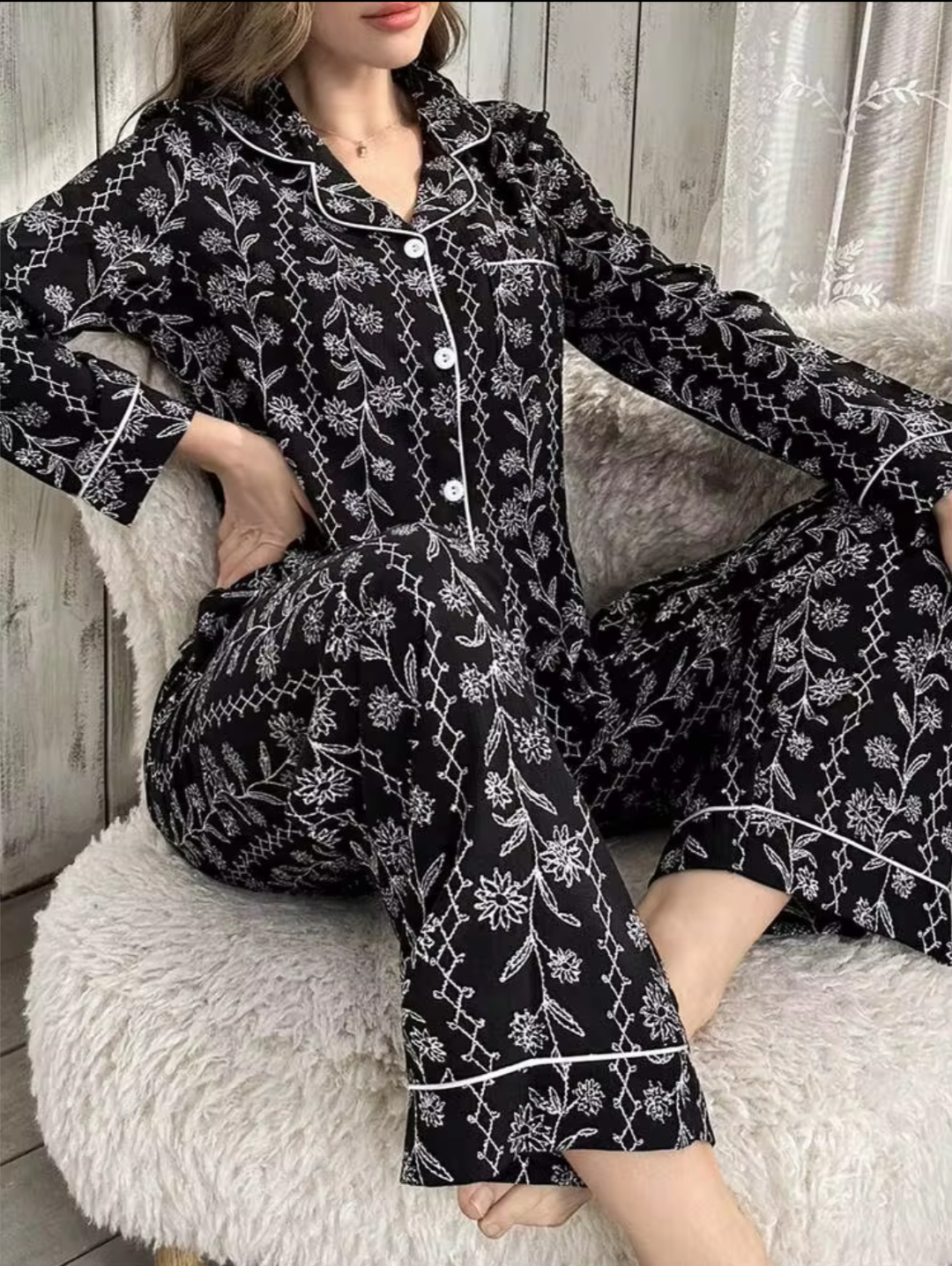 Women’s Vintage Monochrome Floral Printed Notch Collar Pajama Set - Black