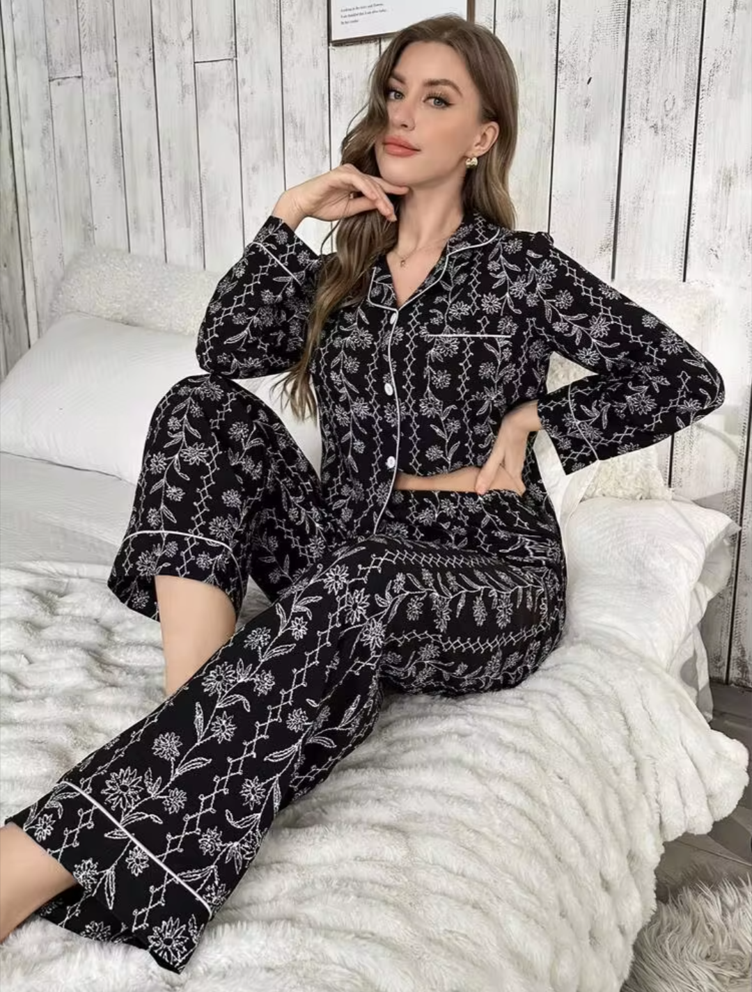 Women’s Vintage Monochrome Floral Printed Notch Collar Pajama Set - Black