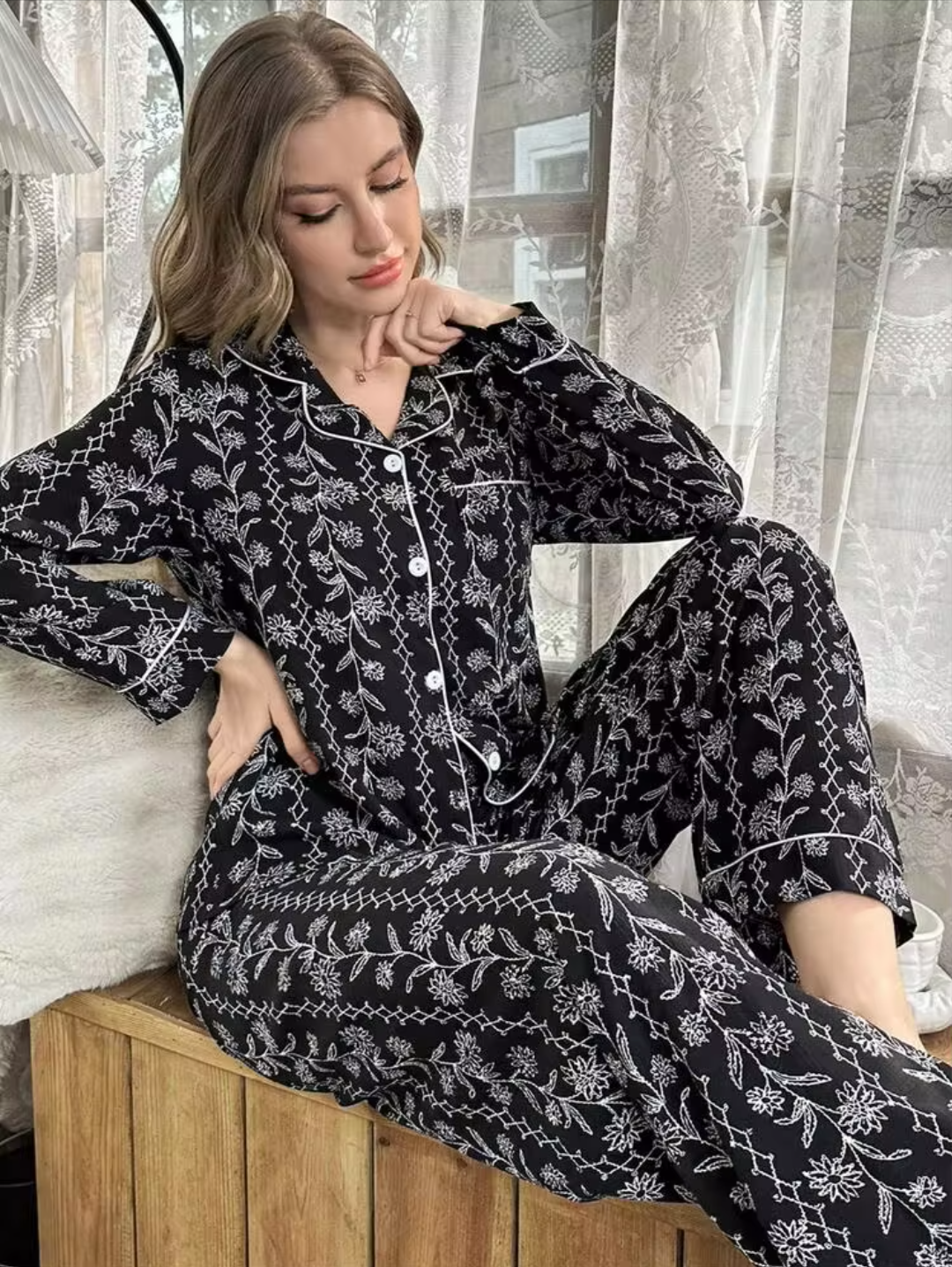 Women’s Vintage Monochrome Floral Printed Notch Collar Pajama Set - Black