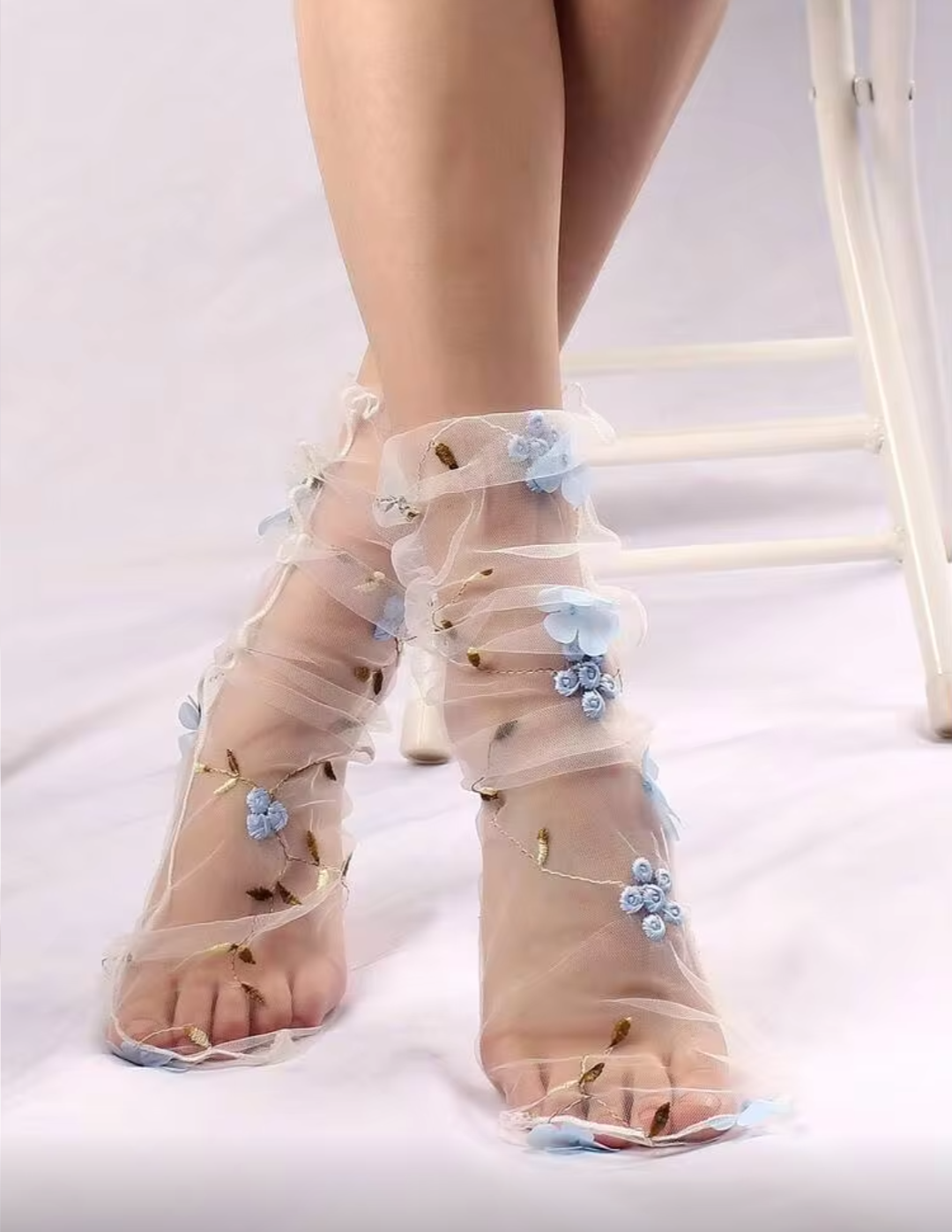 Women’s Sheer Tulle Floral Embroidery Ankle Socks – Light Blue 3D Flower Slouchy Mesh Socks